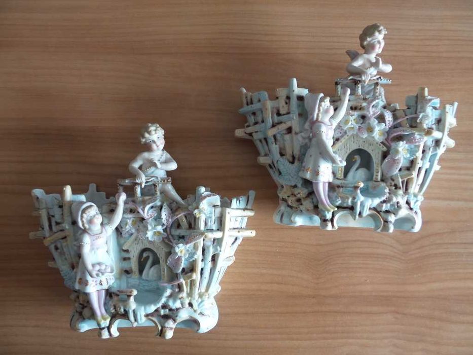 2 Peças de porcelana Biscuit