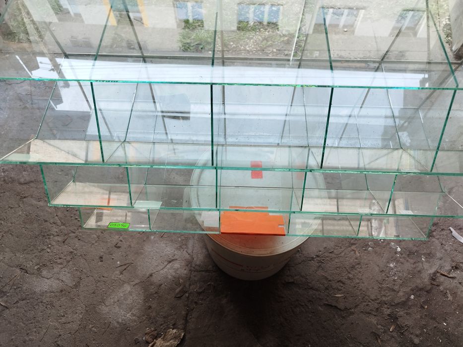 Regał szklany sklepowy