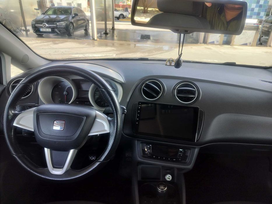 SEAT Ibiza 6J ST 1.2 TDI | 161.000 km | 2 Chaves | Pneus Novos | Muito Económico foto 3