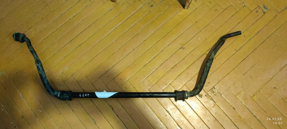 Передня стійка стабілізатора  Mitsubishi L200