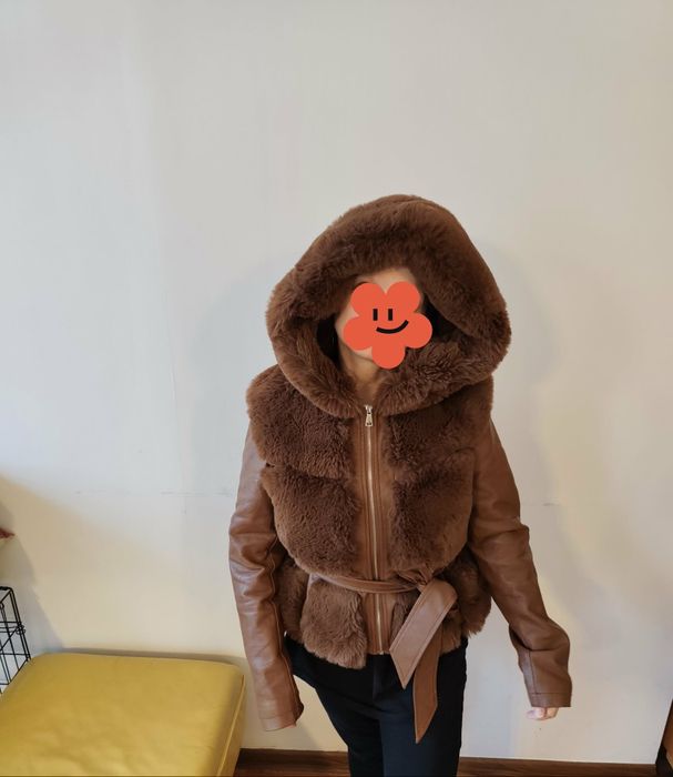 Kurtka damska z eko skóry z kapturem i futerkiem