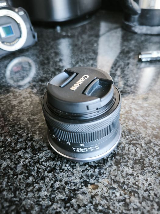 Máquina Fotografica Canon Eos R100 + RF-S 18-45mm IS-S Nova + cartão de memória 32GB