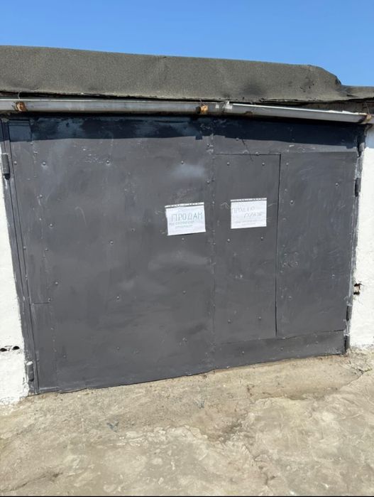 Гараж з цегли, з підвалом