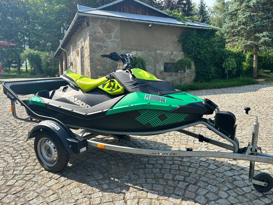 Skuter wodny Sea  Doo  Spark Trixx z przyczepą  Click & Go