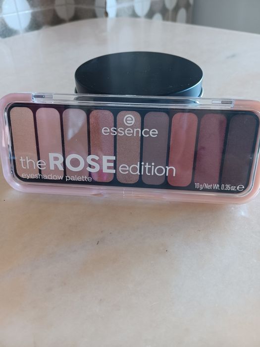 Vários  produtos de maquilhagem (novos)