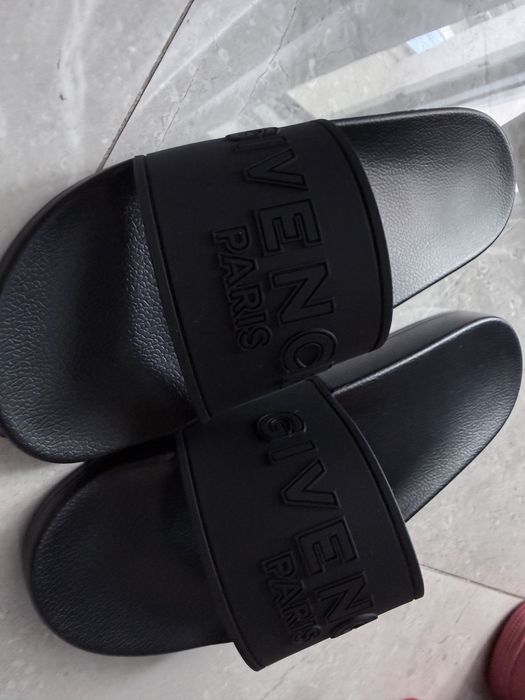 Тапки Givenchy.