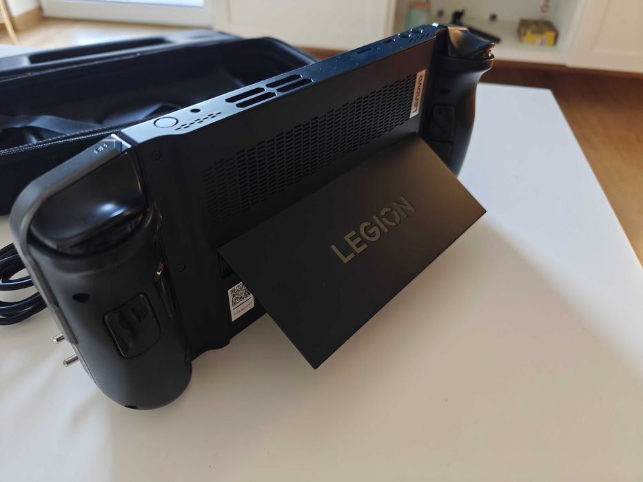 Konsola Lenovo Legion GO