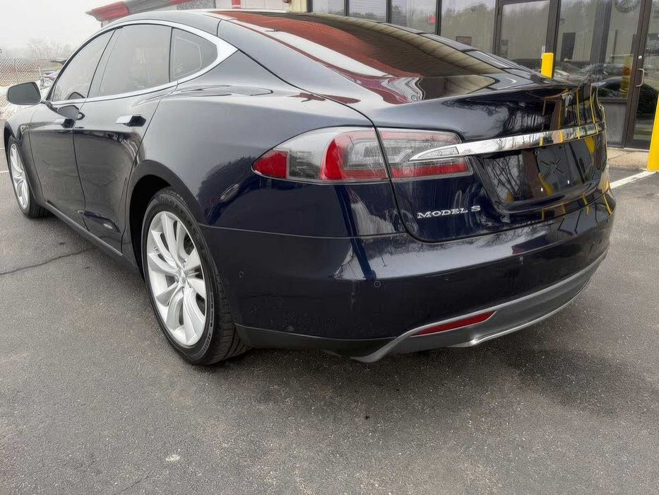 Tesla Model S      2018