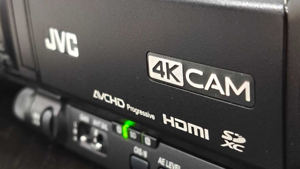 Camera de Vídeo 4K - JVC HM200