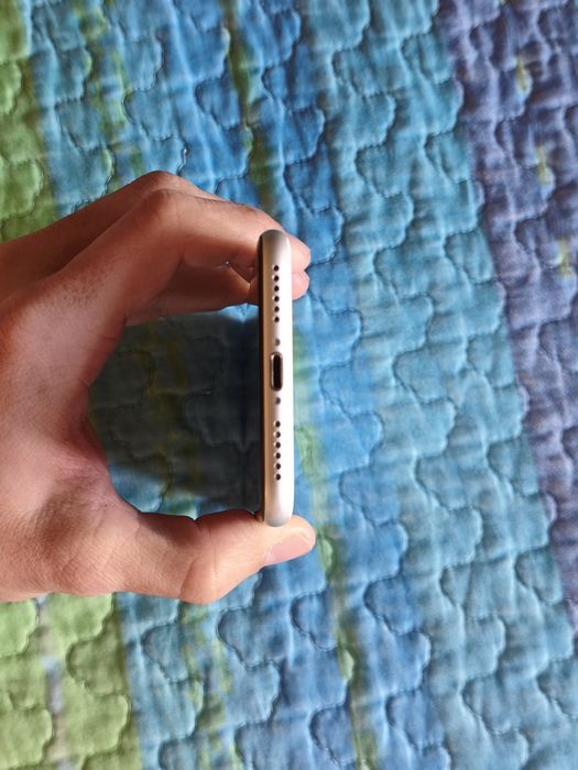 iPhone SE 2020 (64GB)