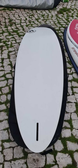 Windsurf board and sails