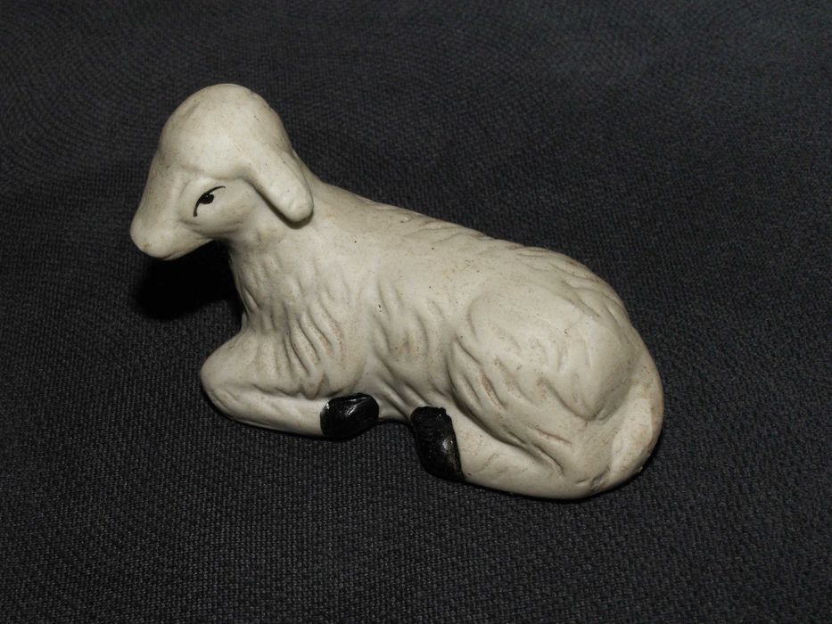 Owieczka - Owca  leżąca Baranek do szopki 17 - 22 cm Szopka , Stajenka