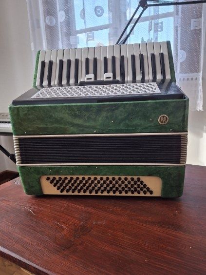 Ruski akordeon 80 basów