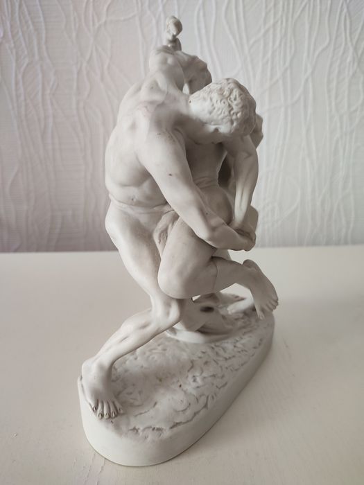 Порцелянова статуетка