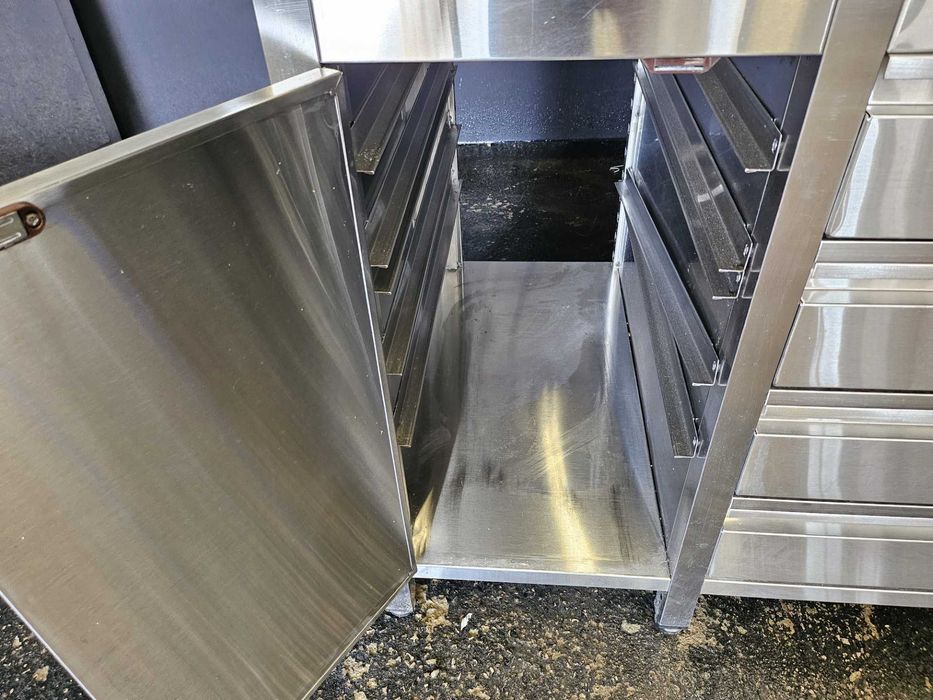 Bancada em inox com gavetas