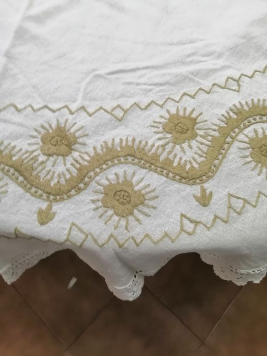 Toalha em linho bordado à mão