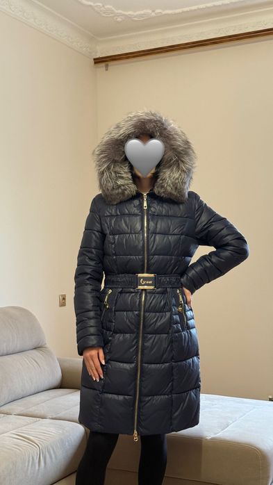 Продам теплий пуховик з пишним
коміром хутро єнота