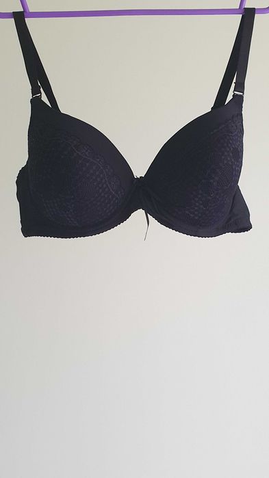 Czarny biustonosz z odpinanymi ramiączkami 85 C