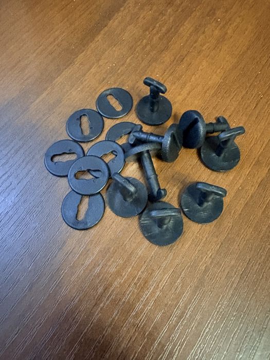 Кліпса кріплення килимів BMW E39