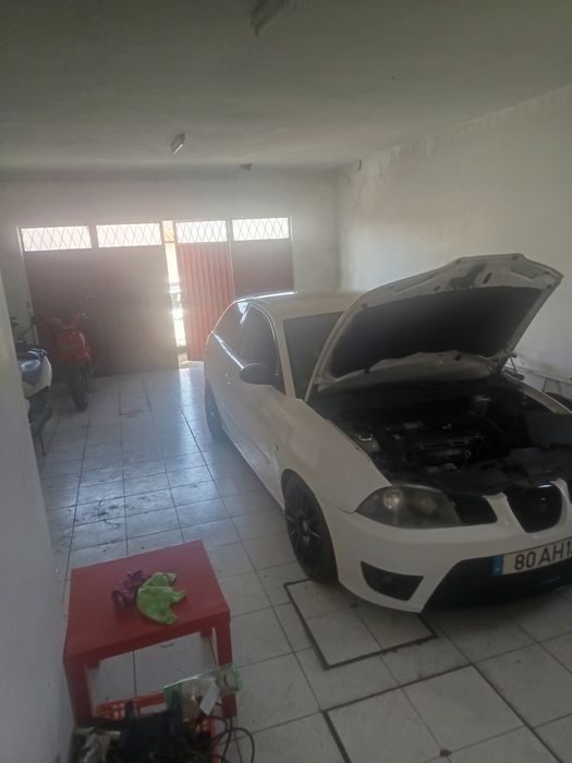 alugo garagem 50m quadrados