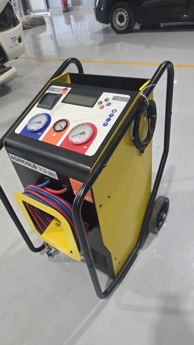 Vendo maquina carregamento  de AC para oesadis e ligeiros em estado novo. Tem 1 ano de uso.
