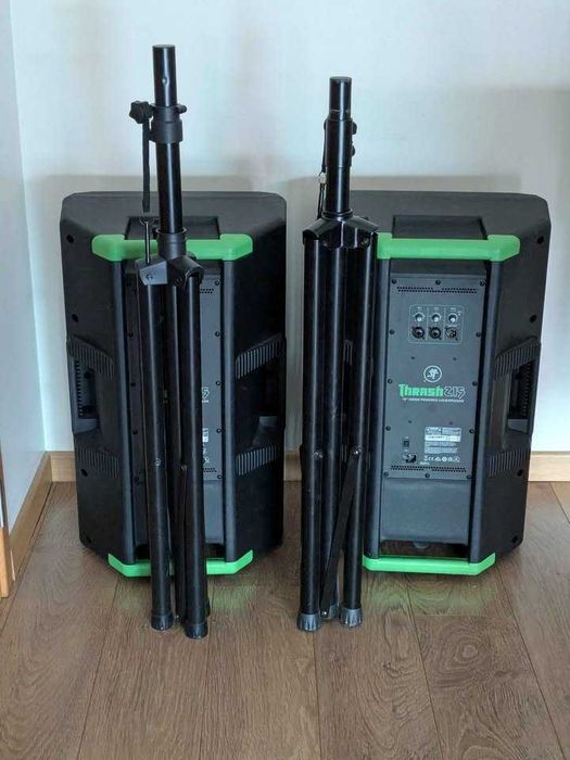 2 colunas Mackie Trash 215 (amplificadas - 15" - 1300w) + 2 tripes