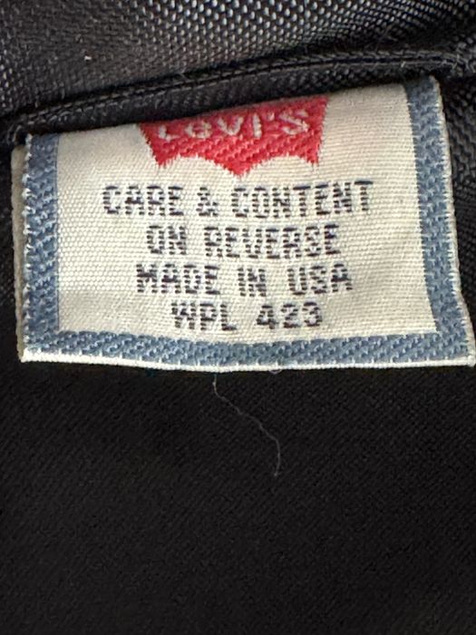 Куртка   Levis .