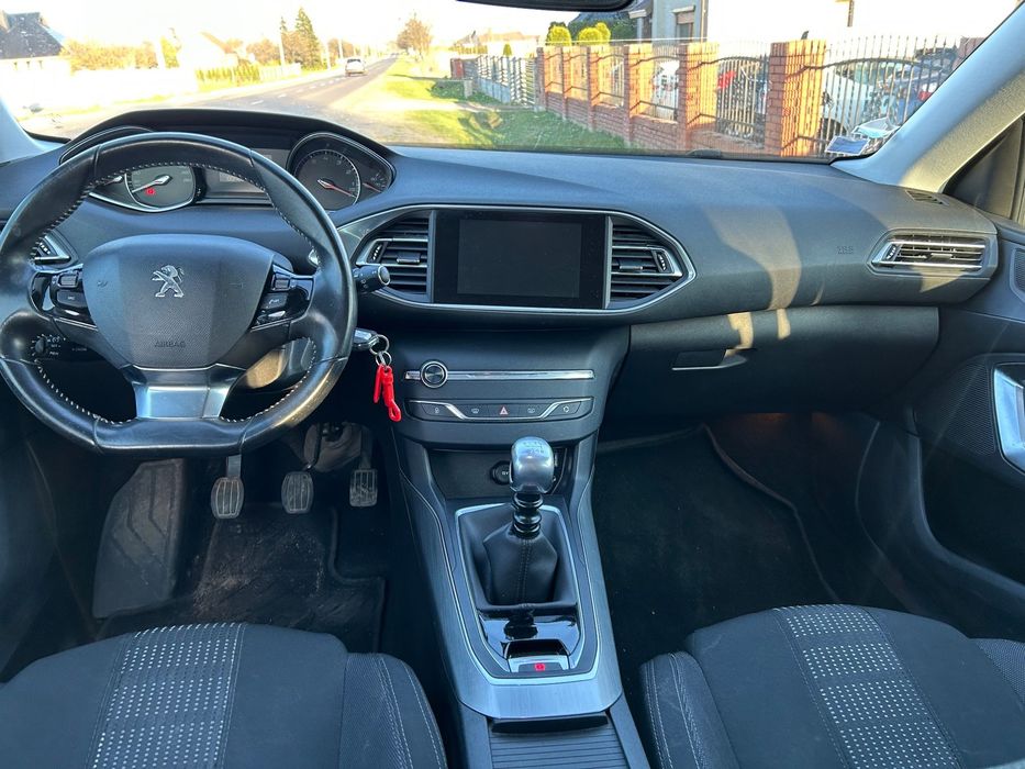 Peugeot 308 2016 rok 1,2 benzyna 130 koni