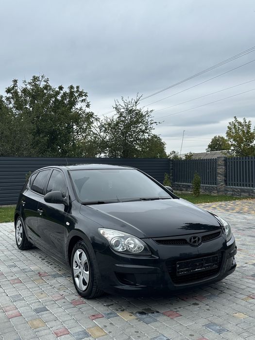 Хюндай і 30 автомобіль