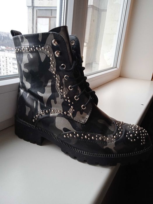 Ботинки с камуфляжным принтом