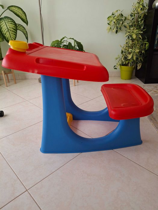 Banco infantil em plástico – leve e resistente