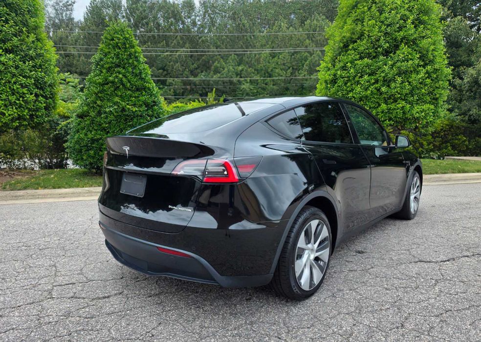 Tesla Model Y Long Range      2021