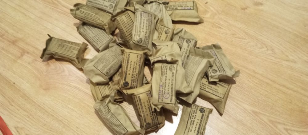 Wojskowy opatrunek osobisty, wodoszczelny z PRL opatrunki wojskowe LWP