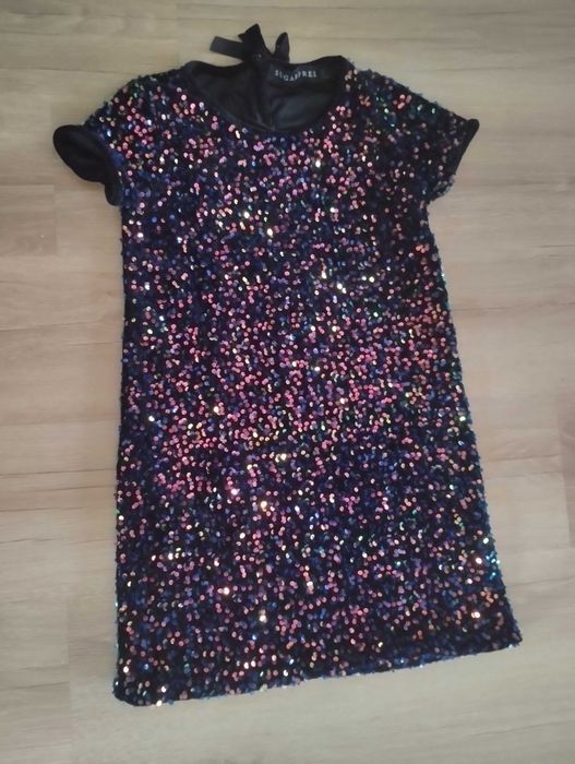 Sukienka cekinowa r.146