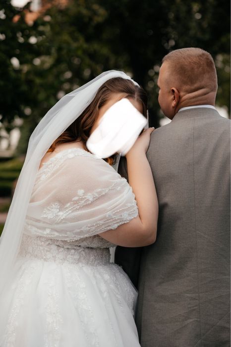 Продаю весільну сукню