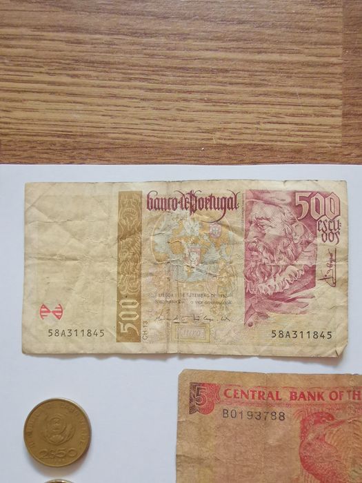 Notas e moedas vários paises