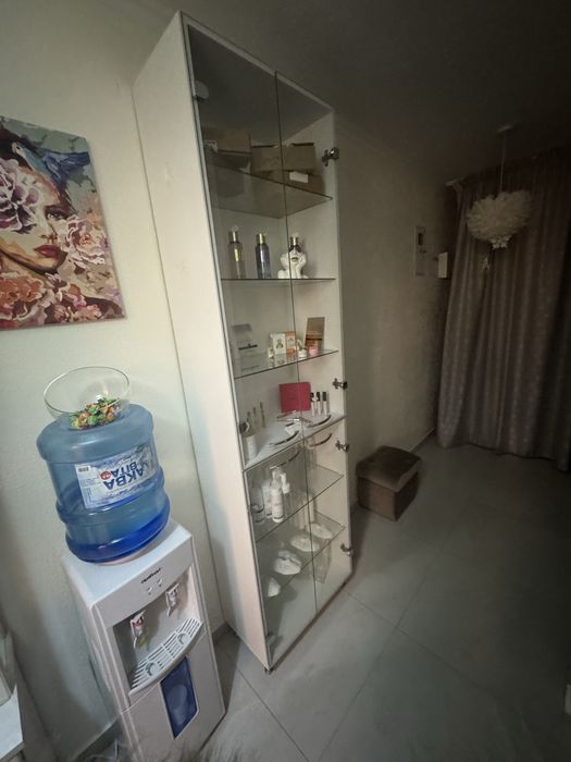 Стелаж зі склом