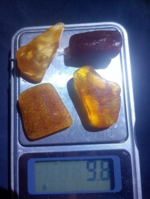 Bursztyn Bałtycki surowy 4szt
