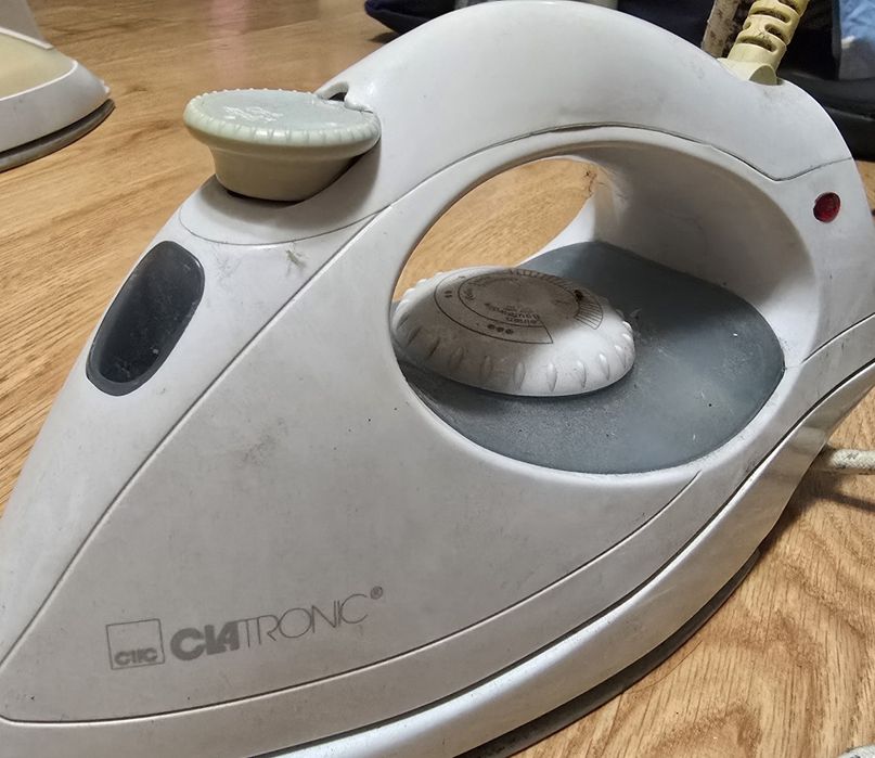 Праска утюг Clatronic