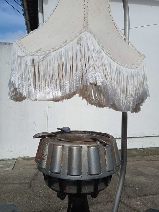 Candeeiro de pé alto, antiguidade