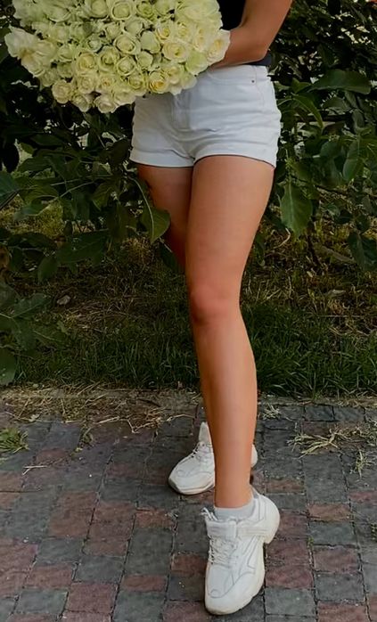 Білі джинсові шорти H&M