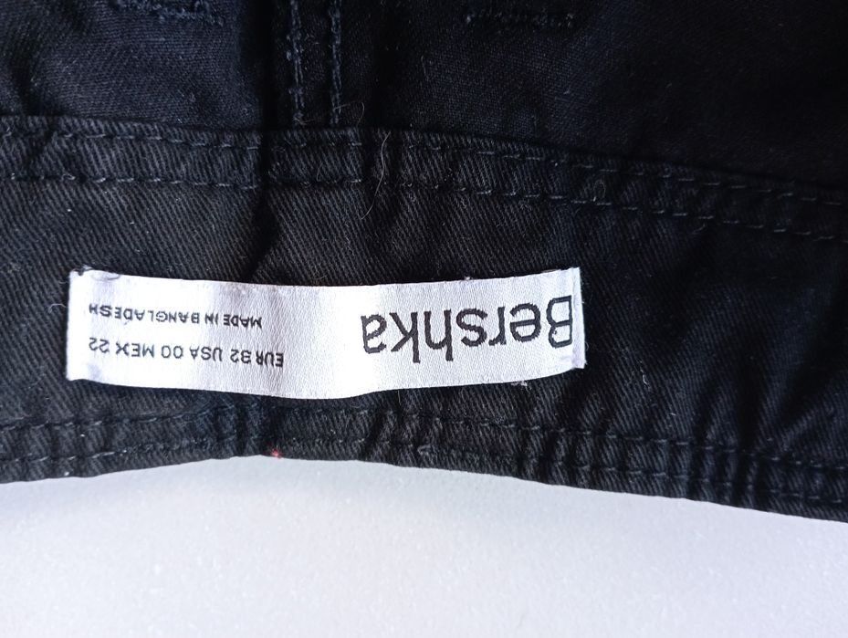 Spodnie Bershka 32 czarne