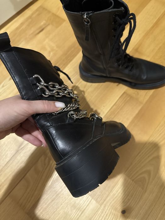 Шкіряні чоботи Zara