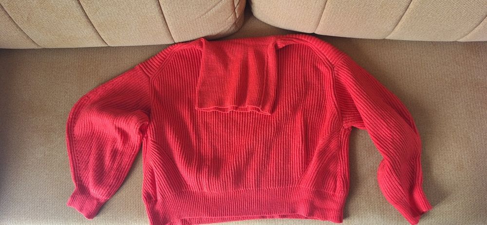 Czerwony gruby golfik