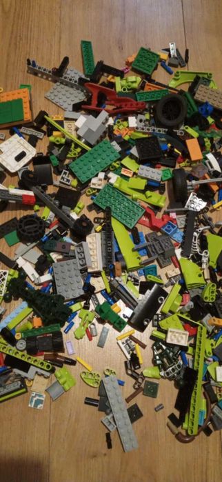 1,2 kilograma klocków Lego