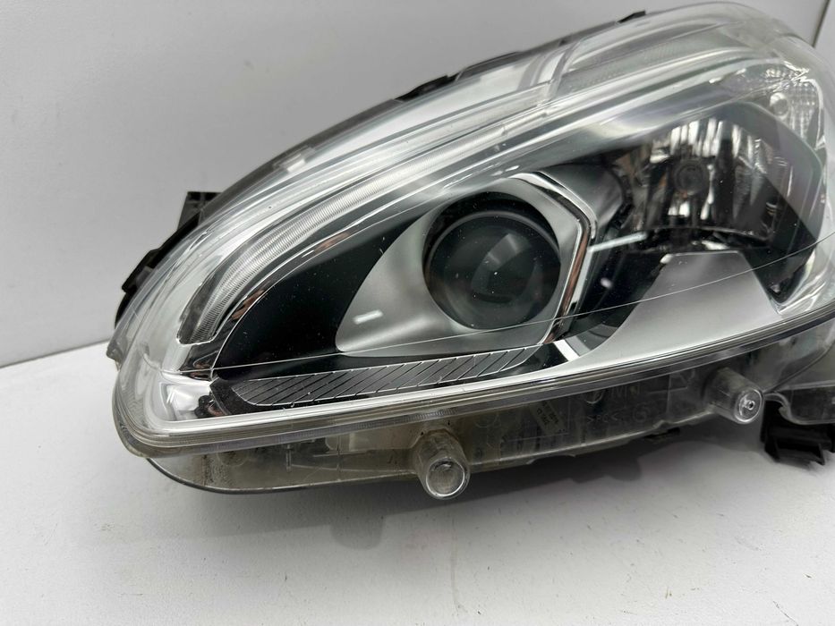 Ótica / Farol Esquerdo - Peugeot 208