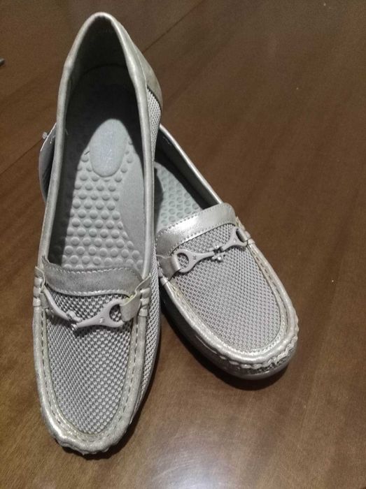 Взуття  жіноче !