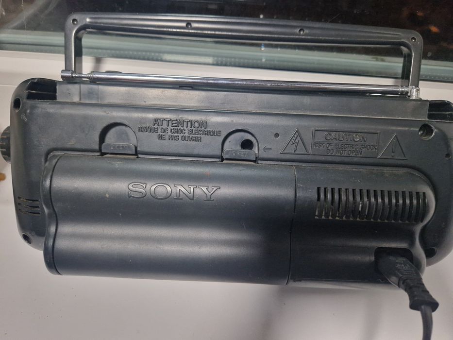 Продам радио приёмник Sony
