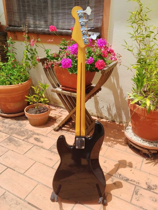 SQUIER Precision Bass Guitar / Guitarra Baixo