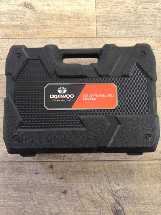 Tesoura de poda eletrica